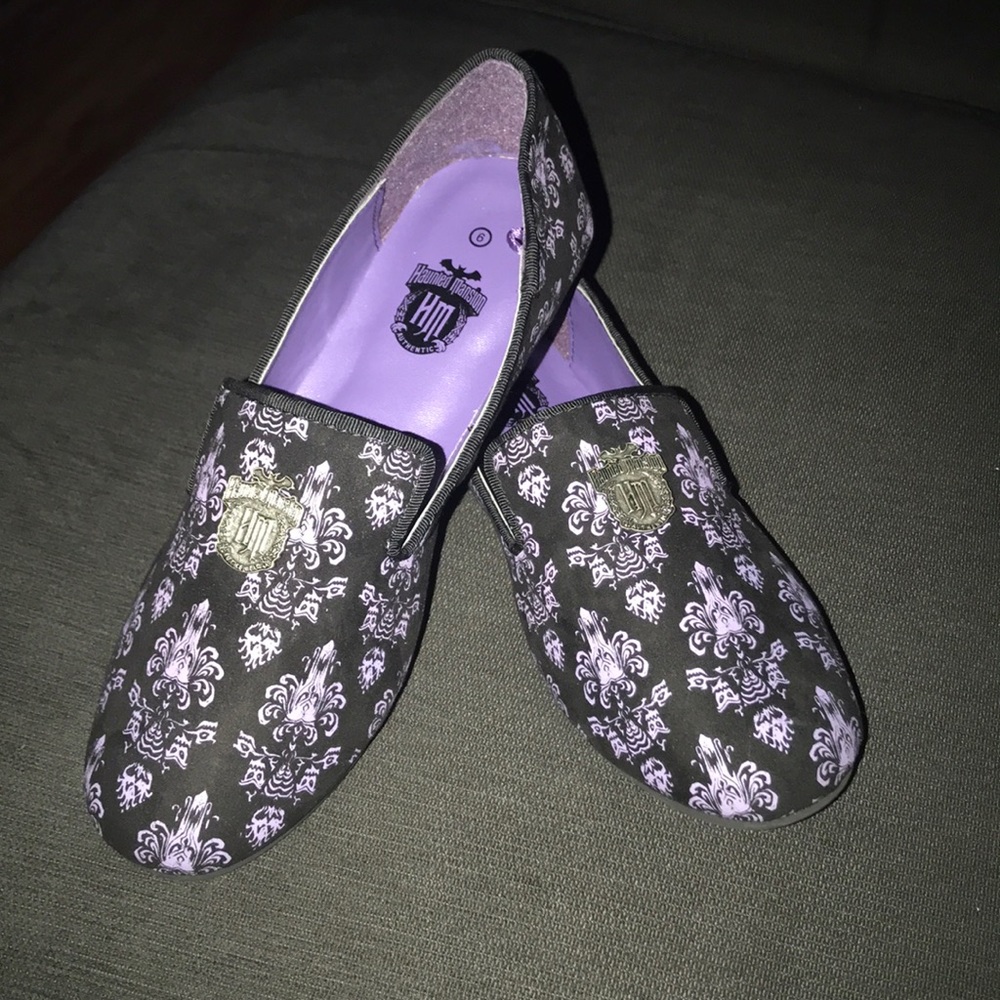 Disney NWOT Haunted Mansion kids shoes